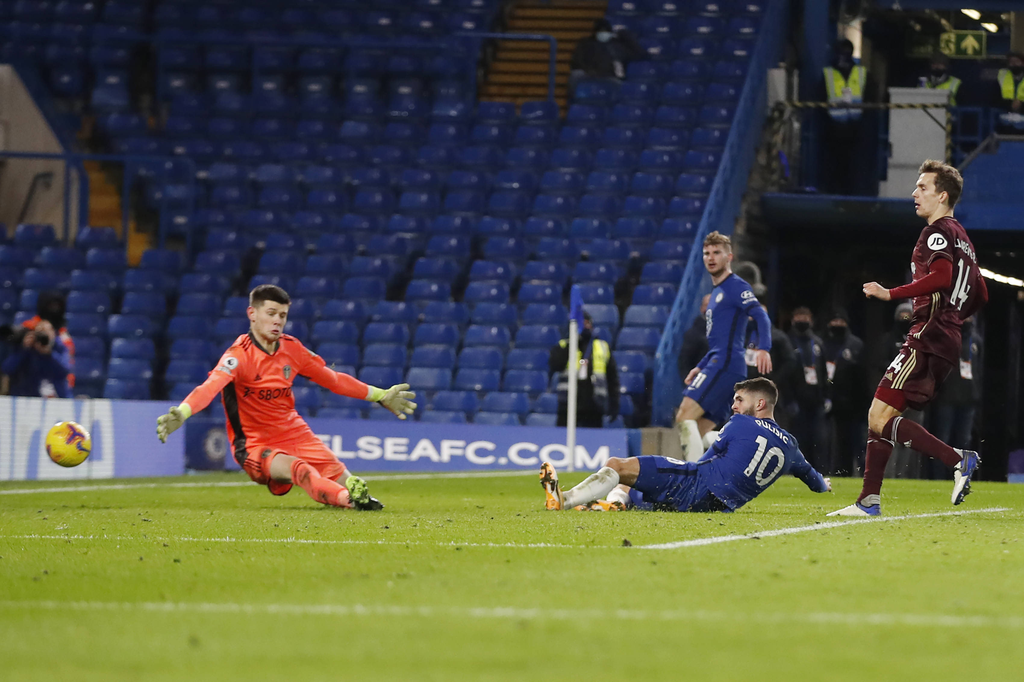 例如在发球 例如在发球